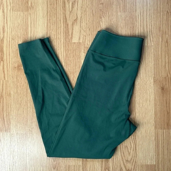 Uniqlo Green Leggings | Olive Green Leggings | Sage Green Leggings | Green - Picture 3 of 8